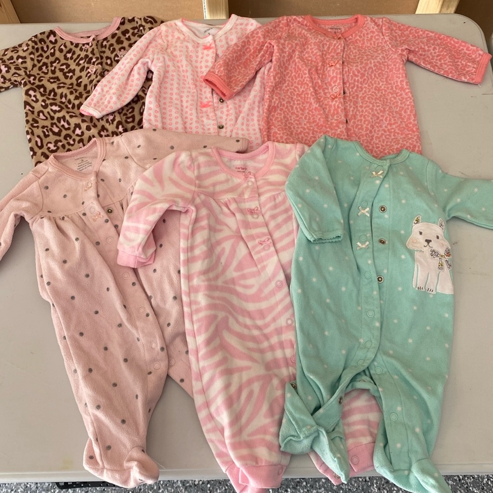 Carters set of 6 button up sleepers for baby girl Size 0-3 month.